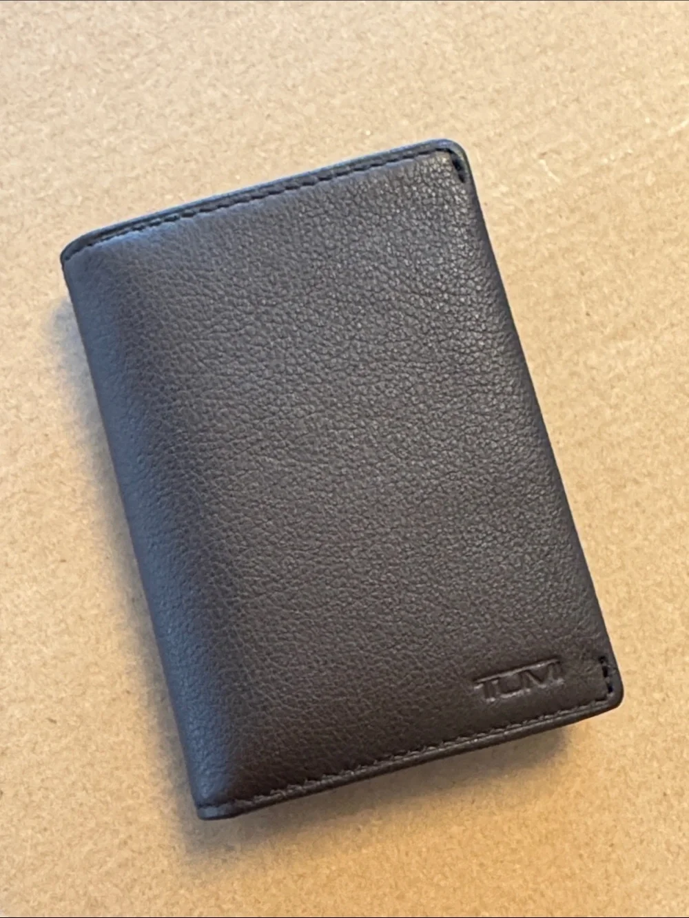 Tumi nassau slg gusseted card case dark brown textured